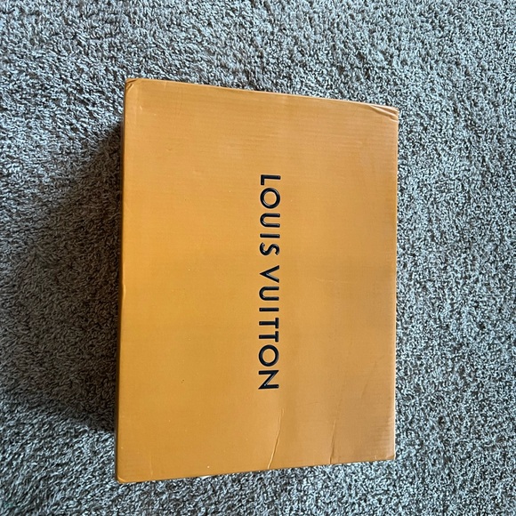 *BRAND NEW* Louis Vuitton Blue Skate Sneaker(received as a 🎁 are too small) - Picture 11 of 11